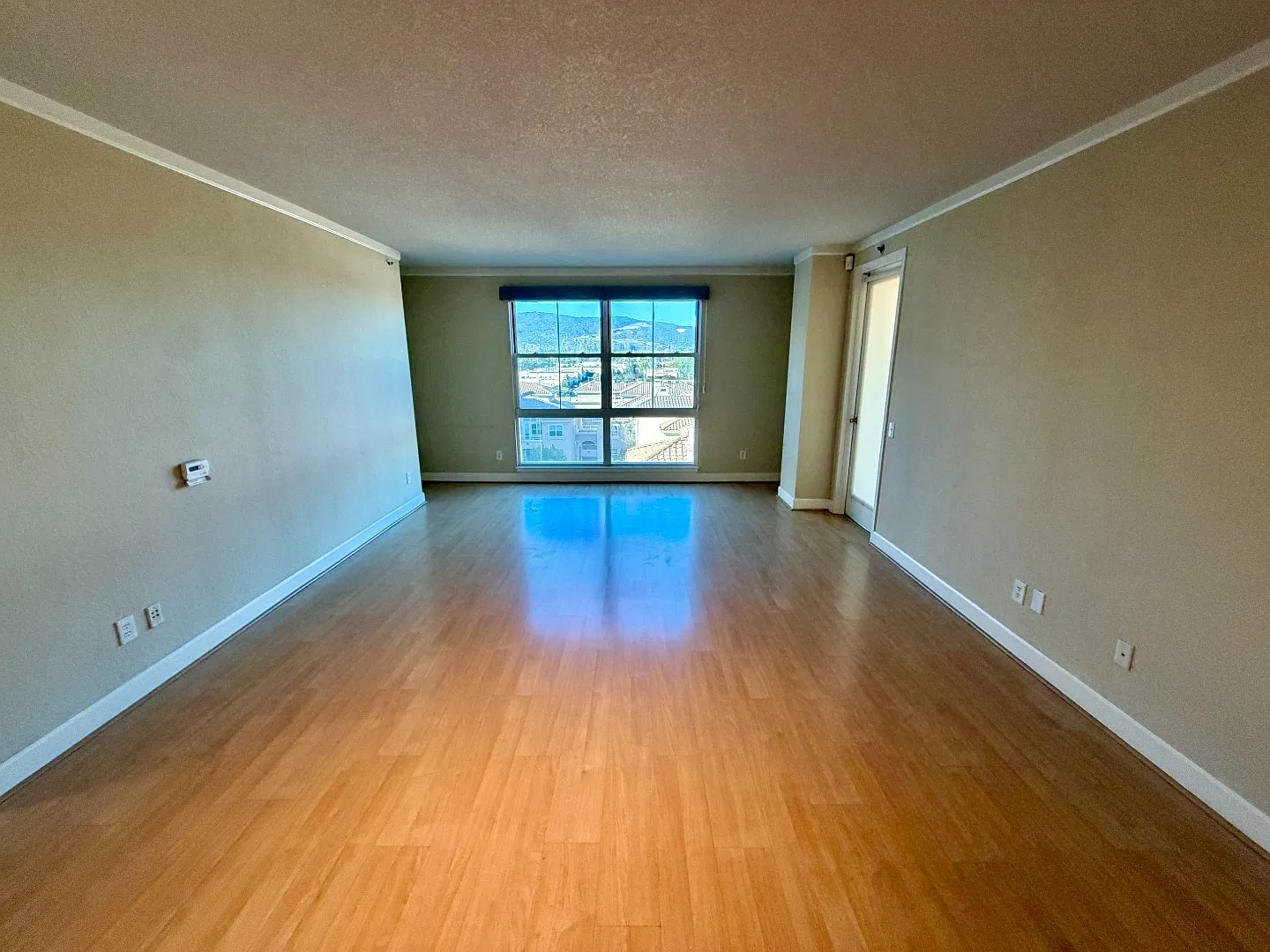 Spacious 2 bedroom Condo at Montebello, Great Location, Top Schools — Photo 4
