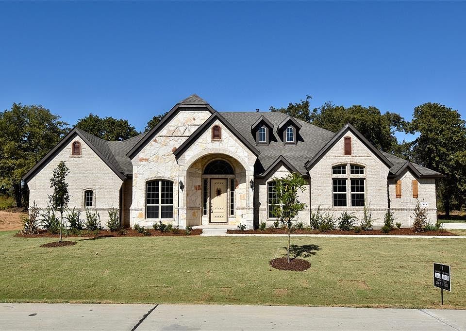 1st image of 111 Dogwood Dr