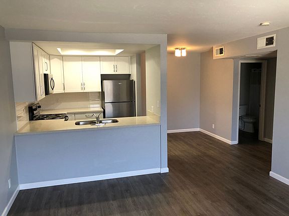 5th image of 421 Potter St #111