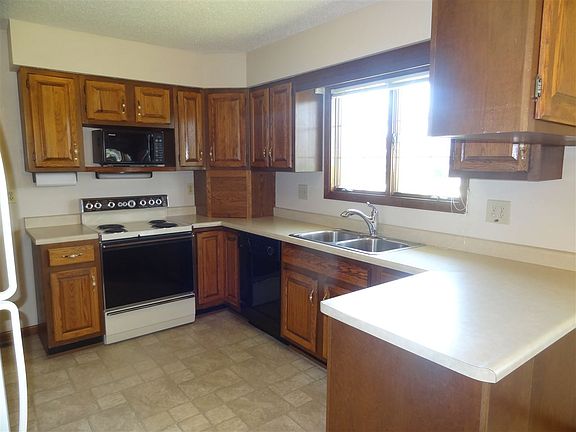 3rd image of 107 W Woodbine Dr