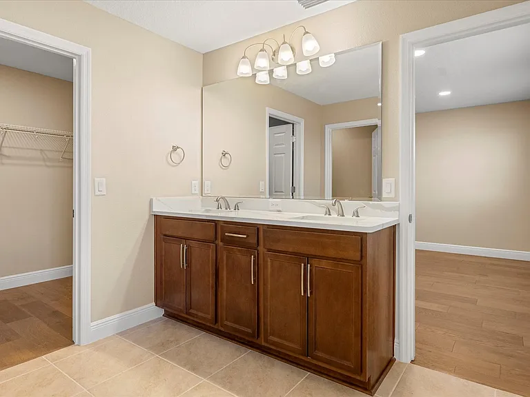 2049 Heart Lake Dr — Photo 32