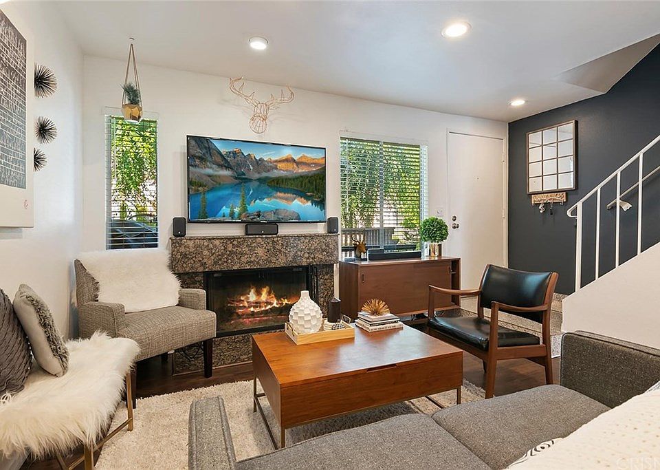 1st image of 18316 Hatteras St APT 10