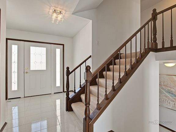 3rd image of 741 Dunhill Dr