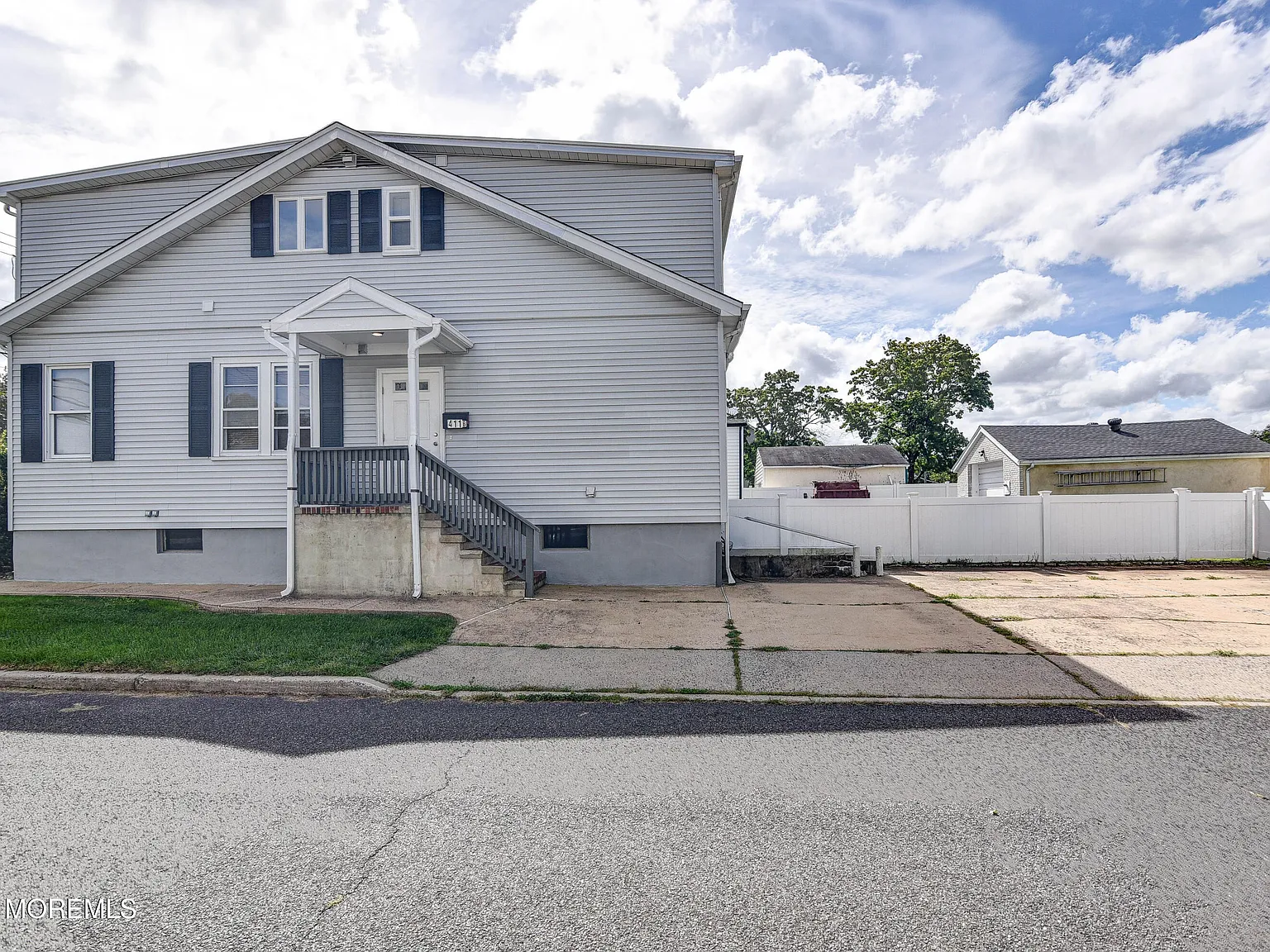 3 bed, $2,700 — Photo 2