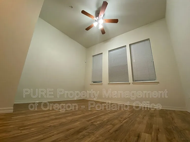 5490 SE Milwaukie Ave #102 — Photo 3