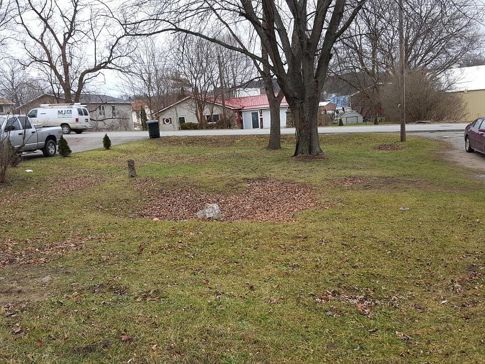 2nd image of 109 Pine St