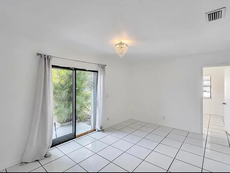 9720 Carousel Cir S — Photo 17