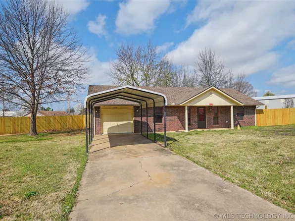 1208 SW 14th Ct, Wagoner, OK 74467