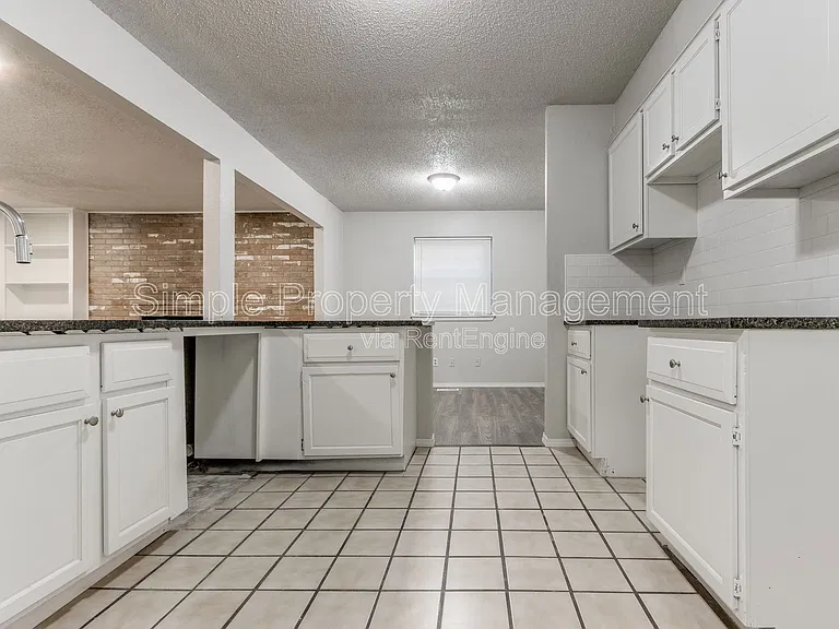 8508 Candlewood Dr — Photo 10