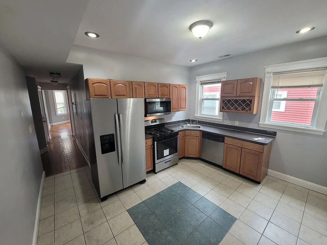 Spacious 1,300 SF 3BR with In-Unit Laundry & Private Rear Deck — Photo 2