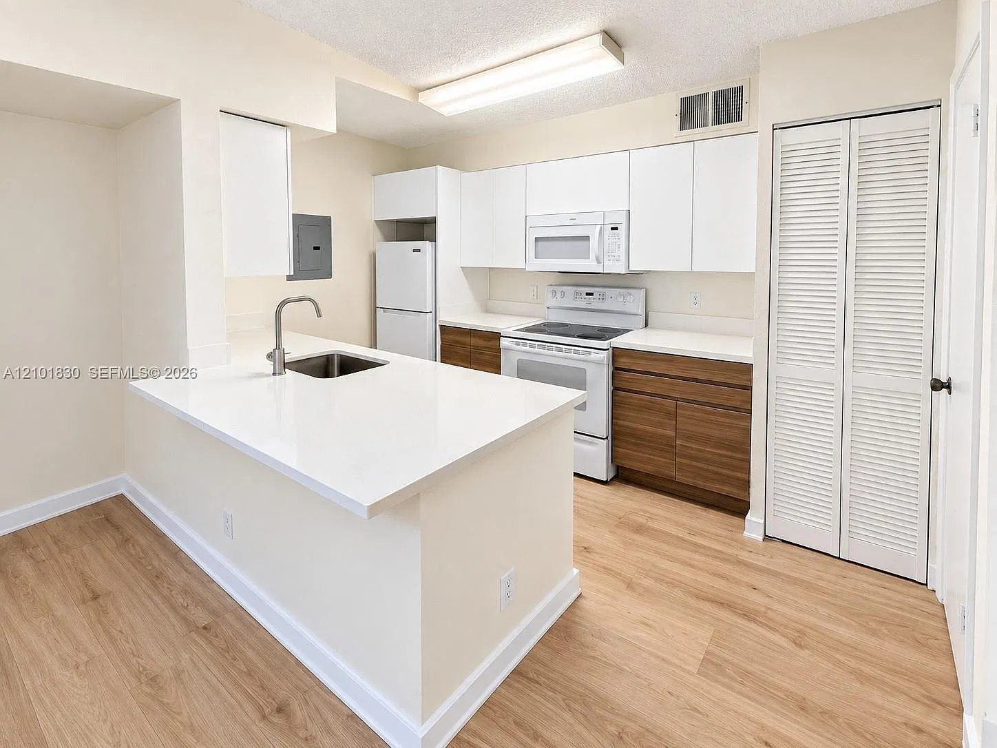 Sundance At Davie Condo — Photo 2