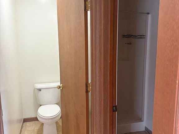 5th image of 1022-2 S Conklin Hill Dr