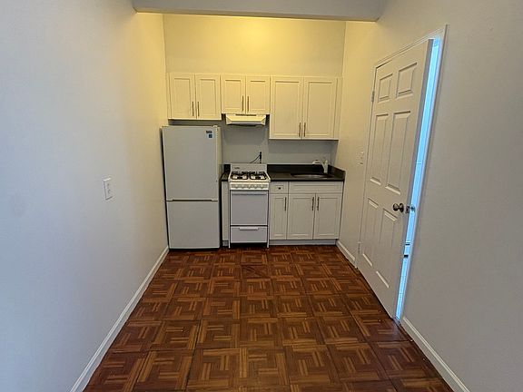2nd image of 714 Seneca Ave APT 505