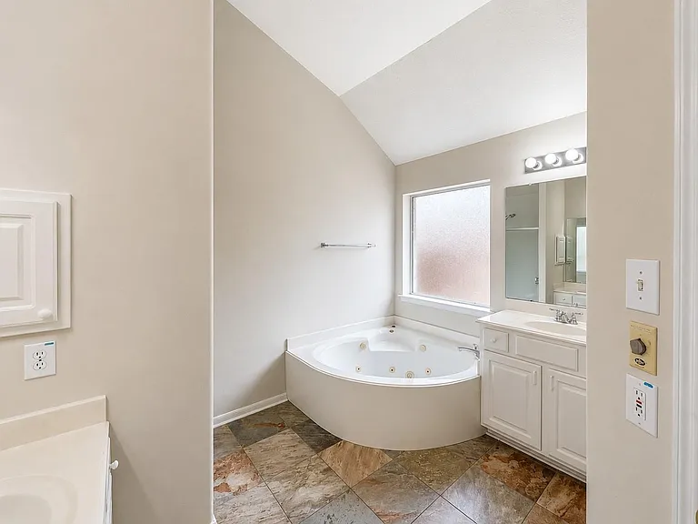 20410 Nelva Park Ct — Photo 41