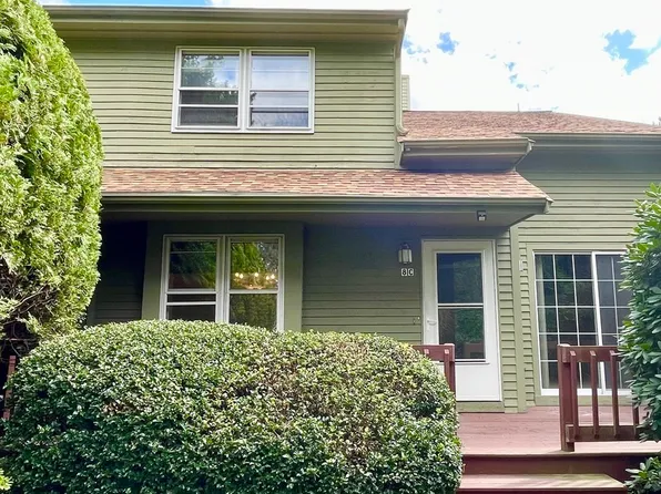 8 Country Club Ln #C, Milford, MA 01757