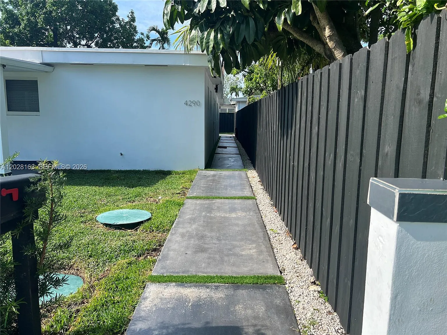 Tamiami Groves No 2 — Photo 2