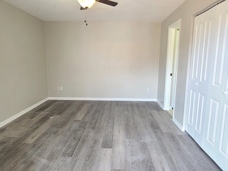 2118 Oak Meadow Cir — Photo 16