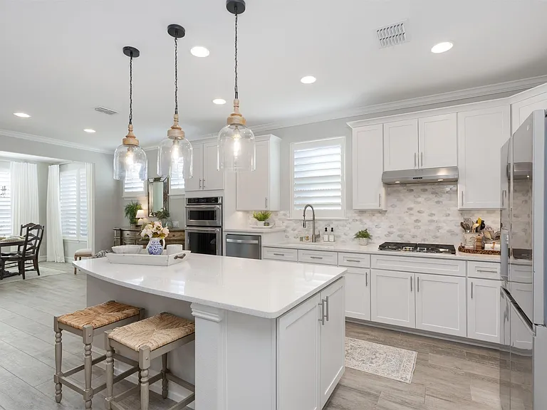 944 Memorial Dr — Photo 10