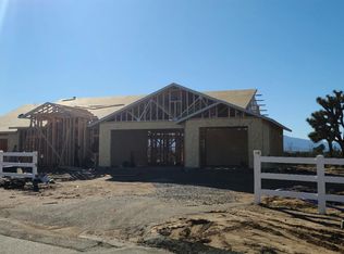 8156 Heartland Cir, Oak Hills, CA 92344