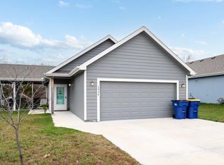 1316 E Joles Dr, Tonganoxie, KS 66086