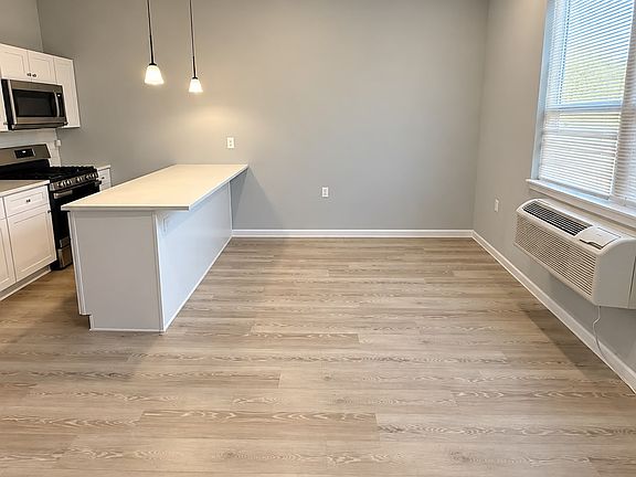 4th image of 204 Harrison St