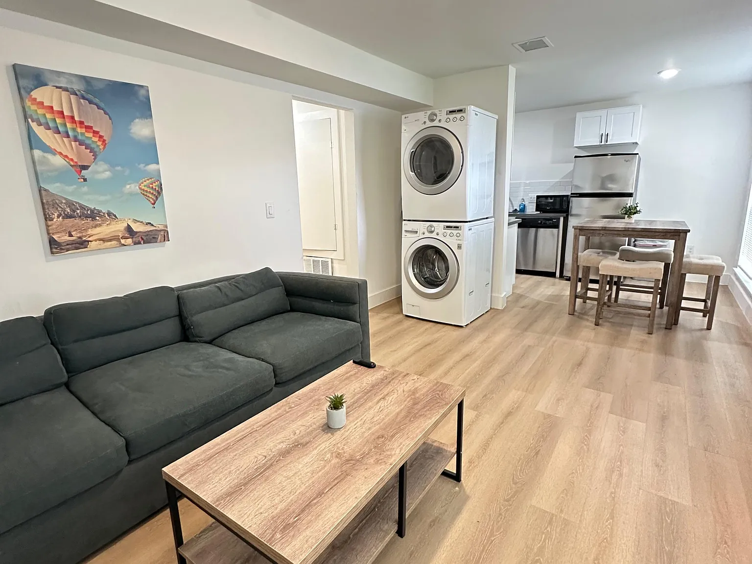 4 bed, 6.0 bath, 4850 sqft, $1,018 — Photo 2