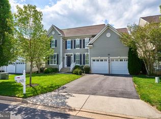 17675 Cleveland Park Dr, Round Hill, VA 20141