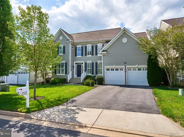 17675 Cleveland Park Dr, Round Hill, VA 20141
