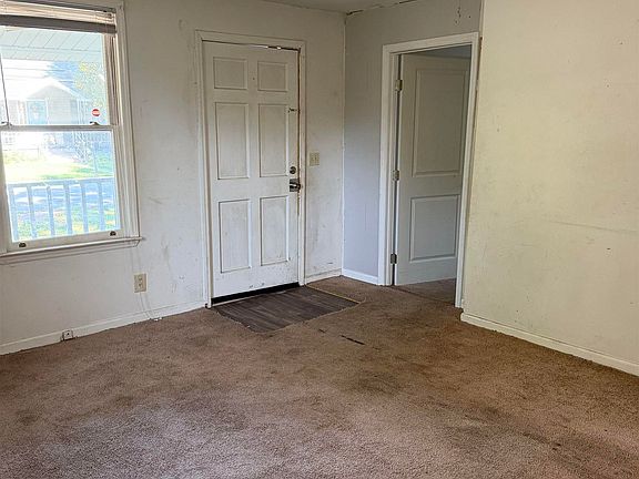 4th image of 25 Moody St