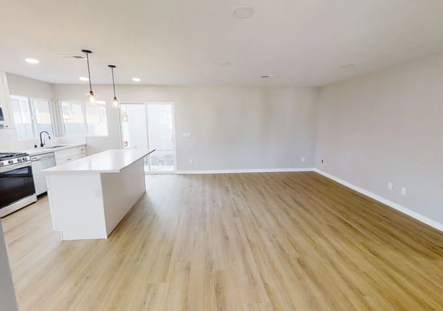 4BD/2BA on East Falls! — Photo 2