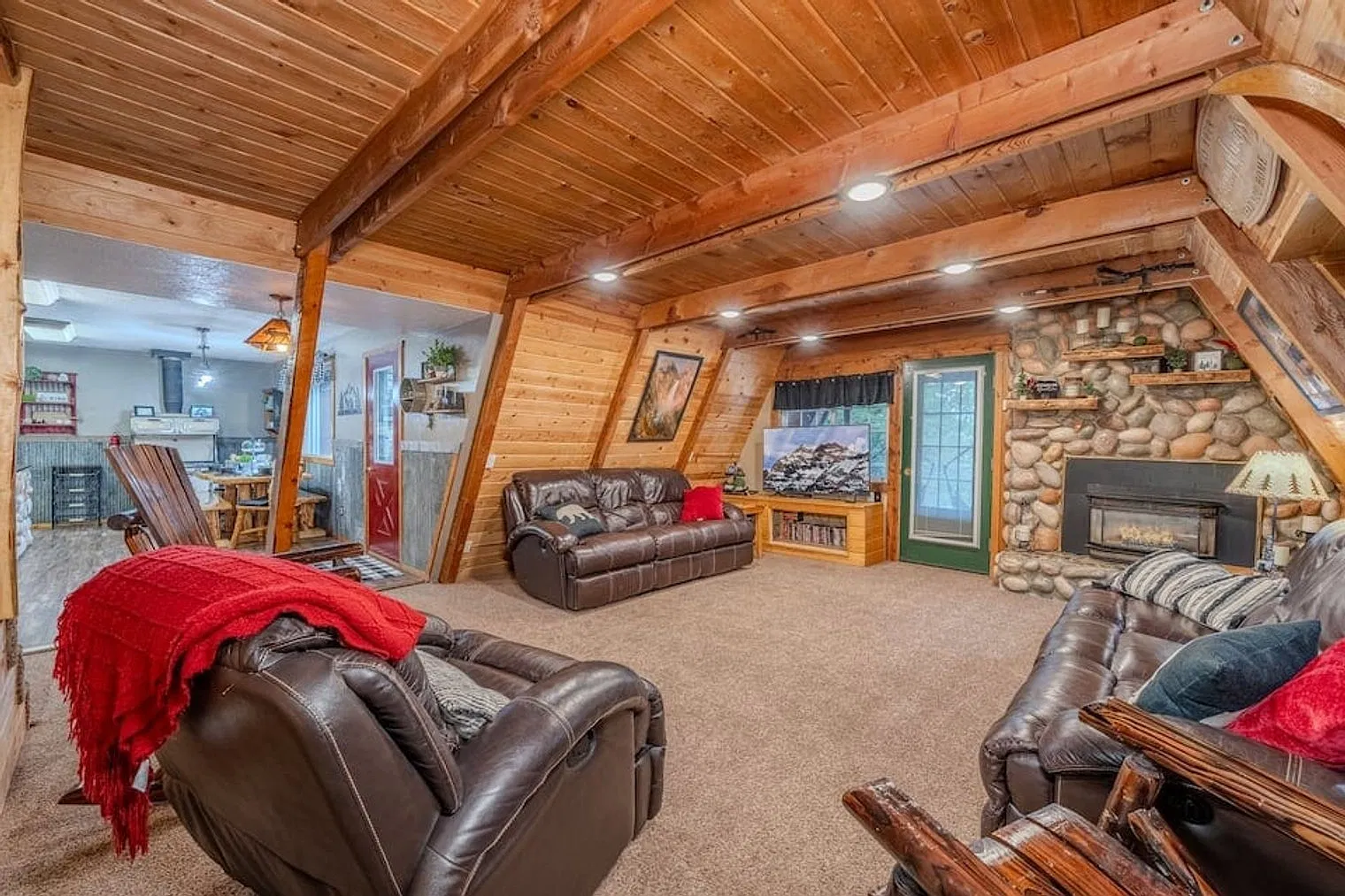 5 bed, 2.0 bath, $6,630 — Photo 1