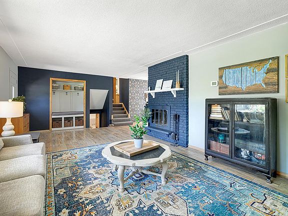5th image of 779 Redwood Ln