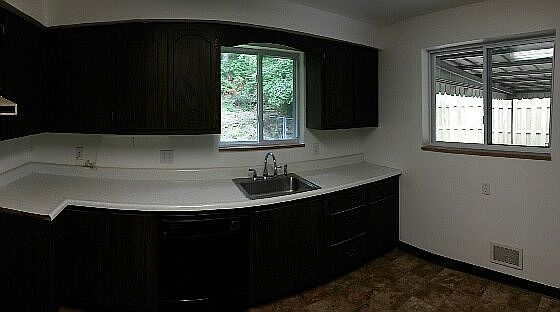 3rd image of 1430 Lakeside Dr
