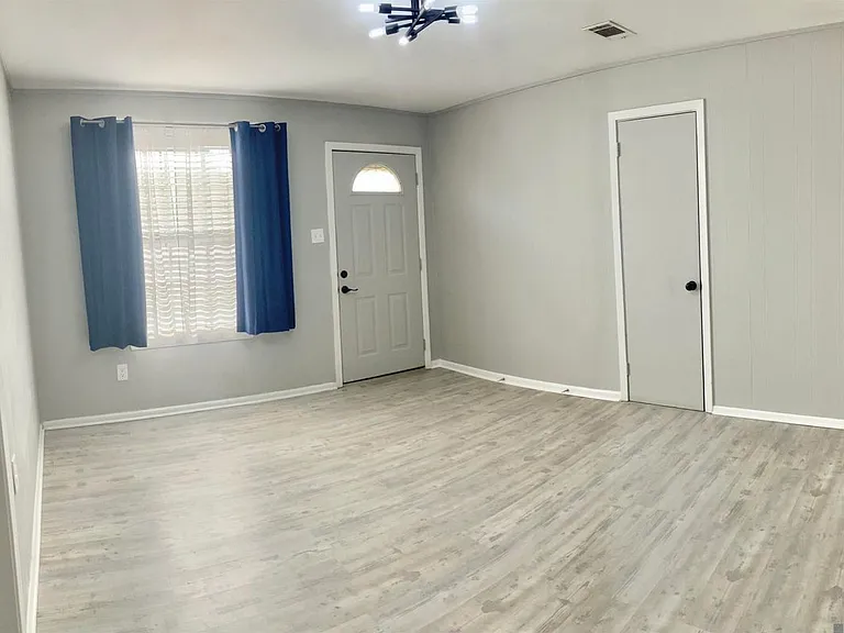 23515 Marshall St — Photo 2