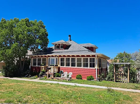 402 W 2nd St, Chadron, NE 69337