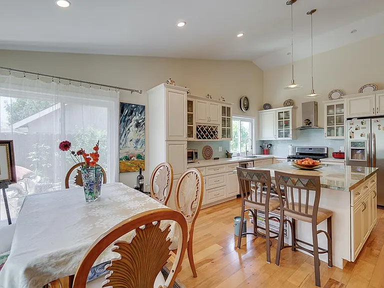Kitchen/dining area