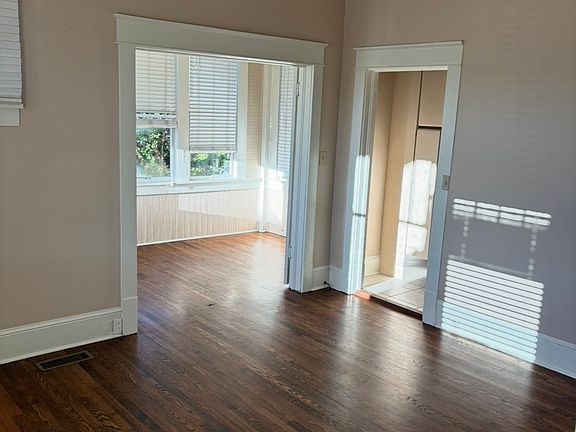 4th image of 103 E 8th Ave