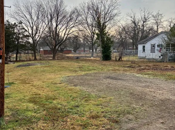 611 NW 5th St, Checotah, OK 74426