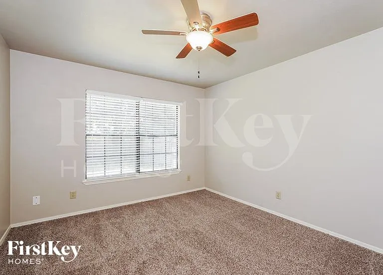 2404 Busch Dr — Photo 9