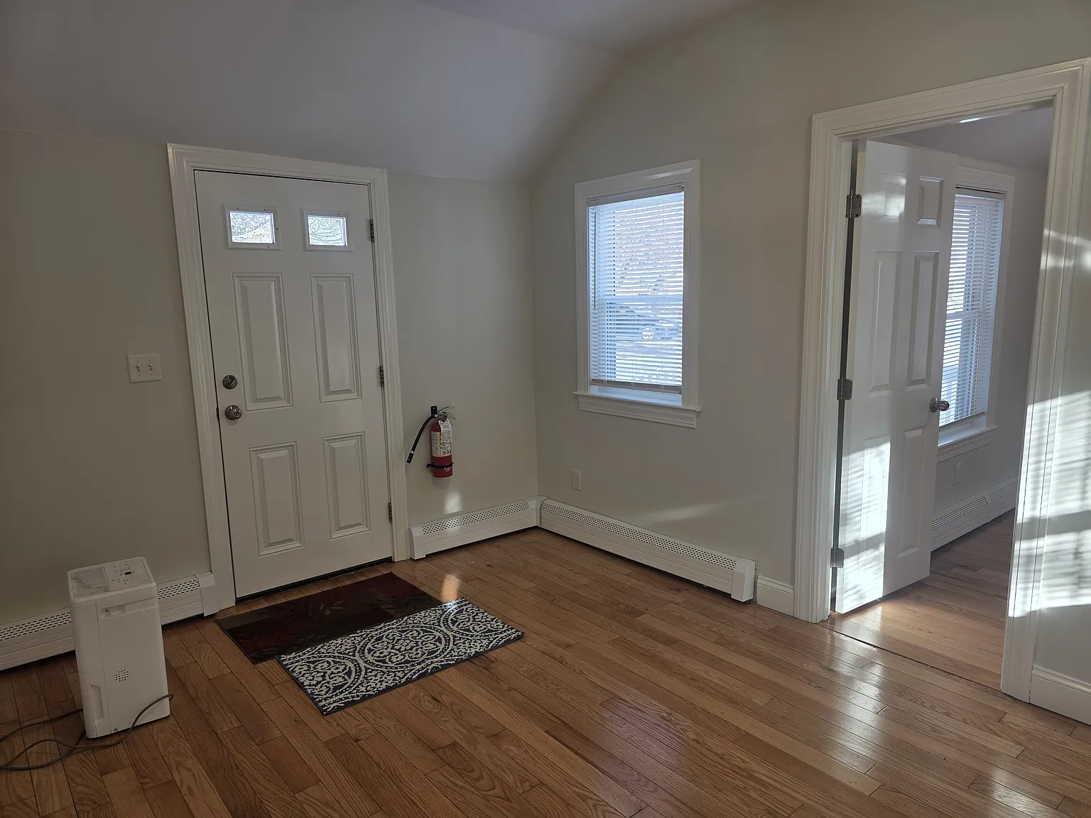 2 bed, 600 sqft, $2,400 — Photo 4