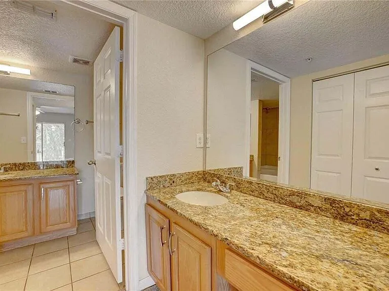 231 SW Palm Dr #207 — Photo 13