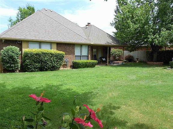 4th image of 2310 NE Kingsbriar Dr