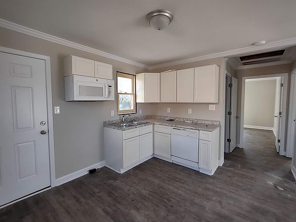 3rd image of 606 Hugh St