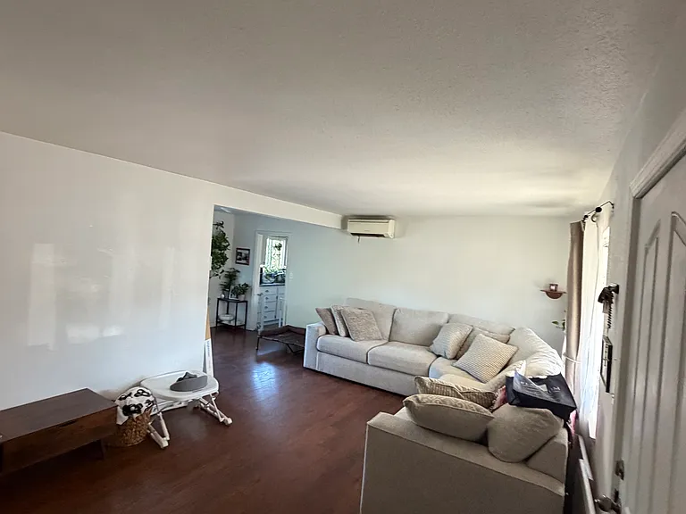 2101 Biglow Dr — Photo 2