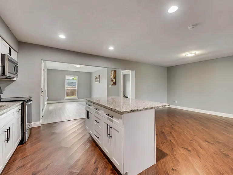 4924 Wagner Dr — Photo 12