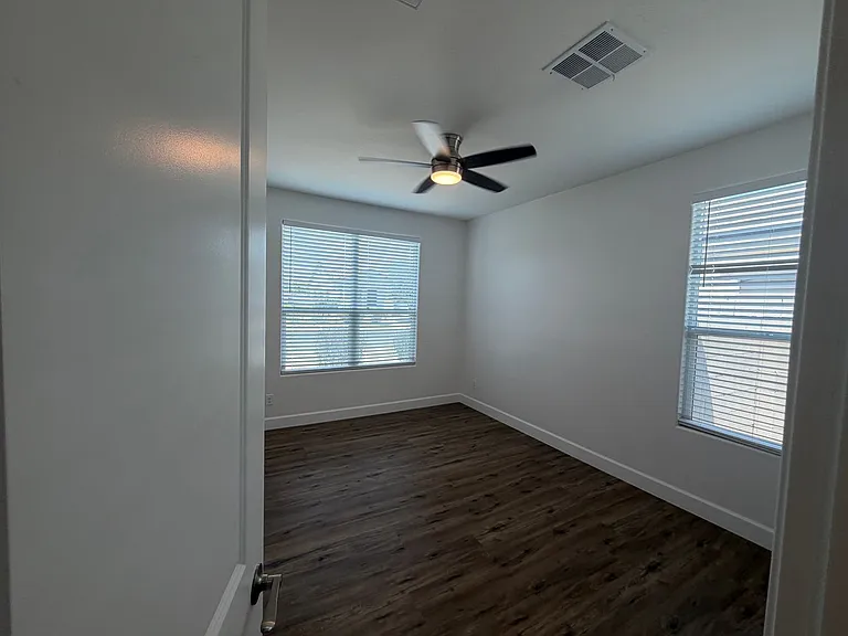 38005 W Montserrat St — Photo 8
