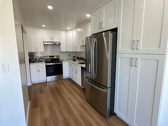 2nd image of 3010 Octavia St #1