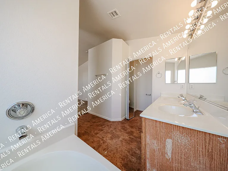 16195 W Lincoln St — Photo 27