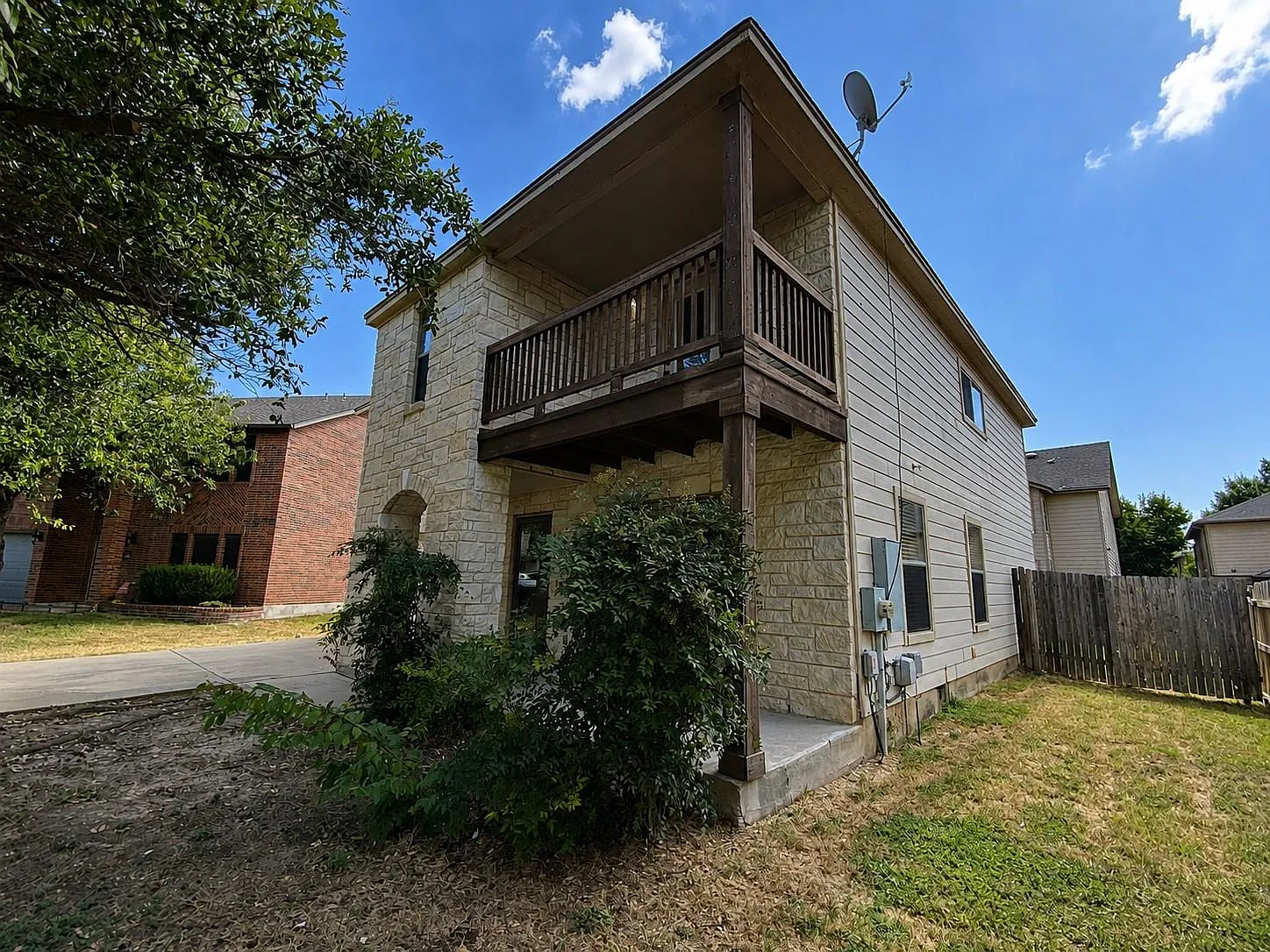 3 bed, 2.5 bath, 2421 sqft, $2,550 — Photo 3