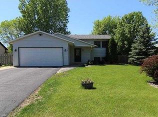 1270 Sapphire Ln, Shakopee, MN 55379